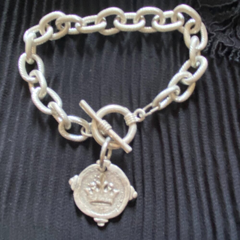 Silver-toned link bracelet with five-pointed crown charm